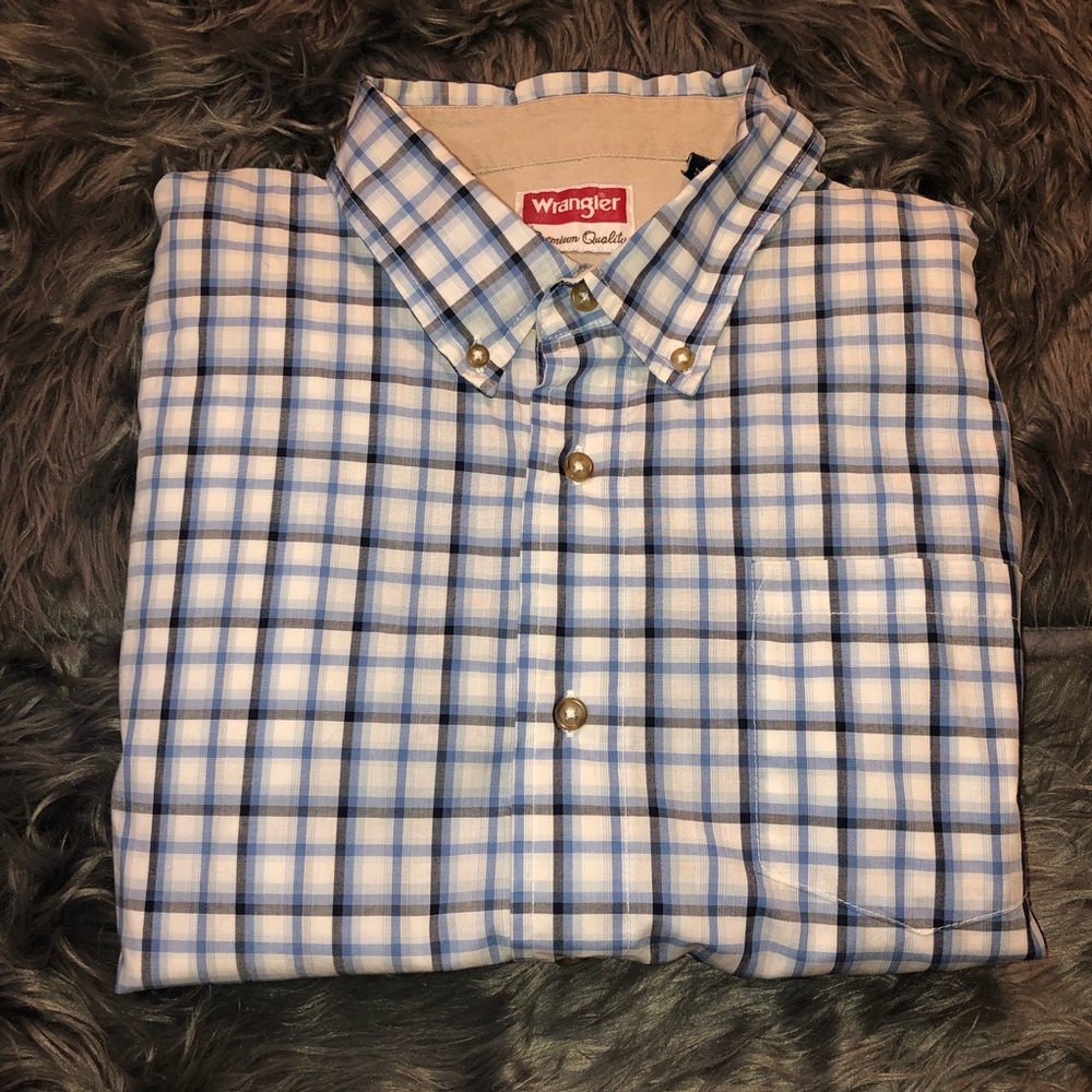 Wrangler blue checkered short sleeve shirt
